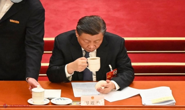 De ce are liderul chinez Xi Jinping are două ceşti de ceai în faţă, nu doar una, ca toți ceilalți oficiali comuniști. Mesajul subtil pe care îl transmite