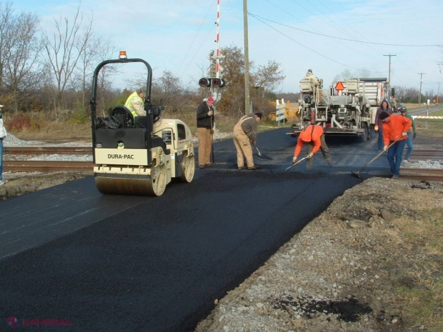 Autoritățile se angajează să reabiliteze anual câte 390 de kilometri de șosea