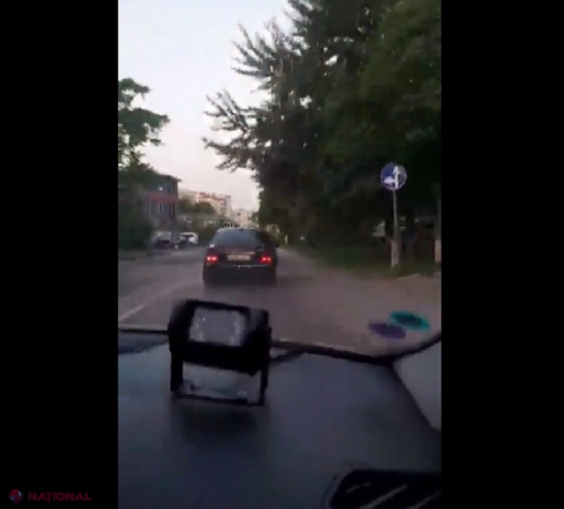 VIDEO // Poliția oferă DETALII despre șoferul urmărit de numeroase echipaje ale oamenilor legii: În „Mercedes” erau în total OPT oameni