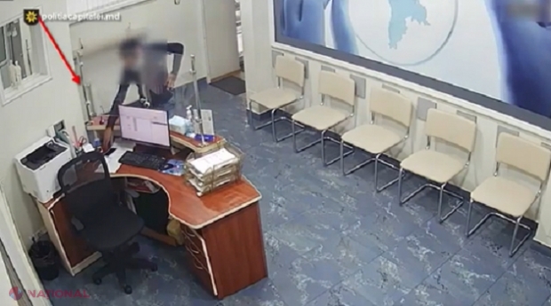 VIDEO // Momentul în care un ins din Hâncești FURĂ un telefon mobil: Riscă patru ani de închisoare