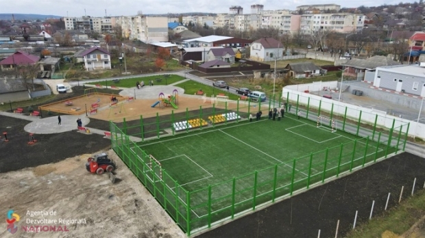 FOTO // Proiecte care au schimbat imaginea orașului Sângerei: 15,5 milioane de lei pentru trotuare reconstruite, terenuri de joacă noi și stadioane