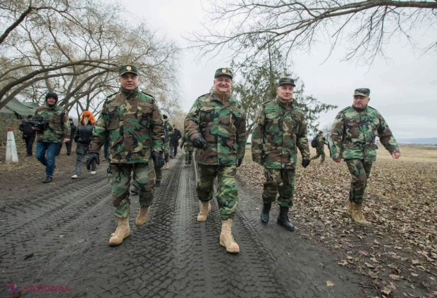 FOTO // Dodon, de la soldat, la comandant: Președintele a primit o UNIFORMĂ personalizată și bocanci americani