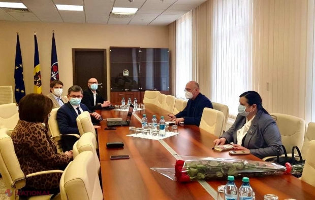 FOTO // Premierul desemnat merge la discuțiile cu fracțiunile parlamentare cu doi posibili MINIȘTRI. Cine sunt aceștia? „Domnul Grosu ne-a spus că vrea să fie VOTAT”