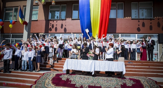 Tot mai mulți copii din Ucraina preferă să-și facă studiile la școlile ROMÂNEȘTI. Aceștia sunt atrași de BURSELE oferite de statul român