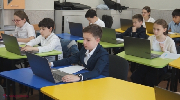 Elevii de la două licee din Chișinău au susținut testul național la matematică în format digital