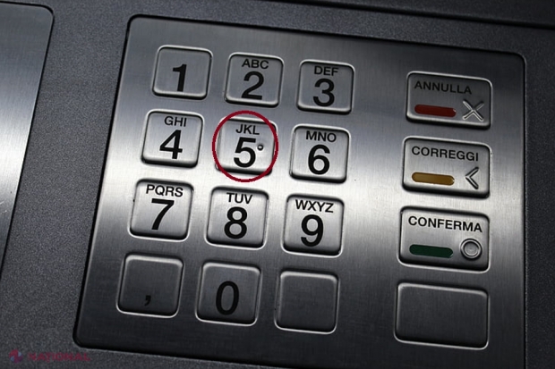 ATENȚIE // Tasta 5 de la bancomat îți arată un DETALIU crucial pentru cardul tău bancar