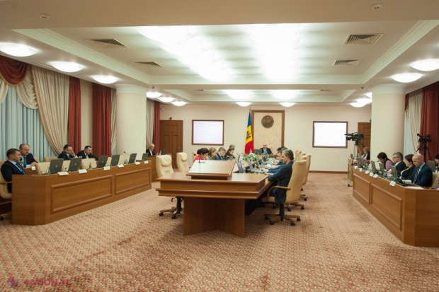 DOC // MORATORIU la angajările în instituțiile publice din R. Moldova: Mii de locuri vacante din ministere și agenții NU pot fi ocupate până la finele anului 2019