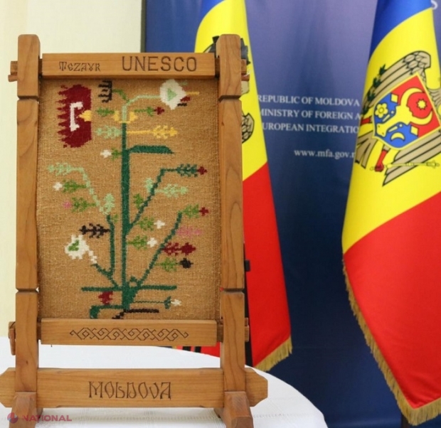 FOTO // Expoziție de COVOARE autentice, incluse în lista UNESCO, în sediul MAEIE: „Suntem unicii în întreg spațiul românesc ce revenim la simbolurile care au reprezentat codul genetic al neamului nostru”