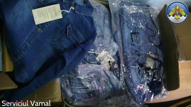 Jachetele din denim ajung ILEGAL pe piața autohtonă
