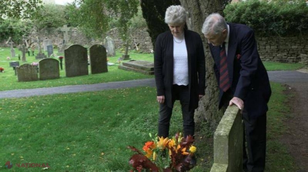 A fost dezlegat misterul bărbatului care a lăsat flori timp de 70 de ani la mormântul unui copil
