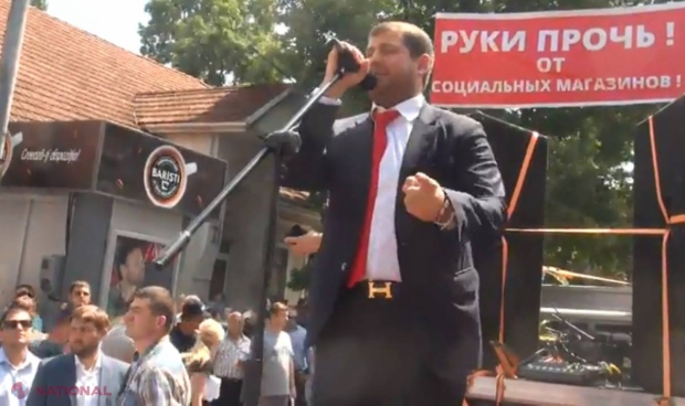 Ilan Șor, scări cu mochetă roșie pentru a urca la microfonul de la proteste și legat cu o CUREA de 1 500 de dolari