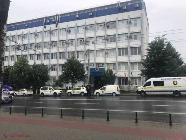 Poliția a IDENTIFICAT persoana care a sunat la 112 și a anunțat că Judecătoria Chișinău, sediile Centru și Buiucani, sunt minate