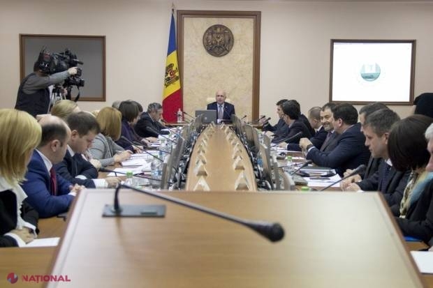 ZECI de locuri vacante pe site-urile ministerelor, în pofida MORATORIULUI aprobat de Guvern