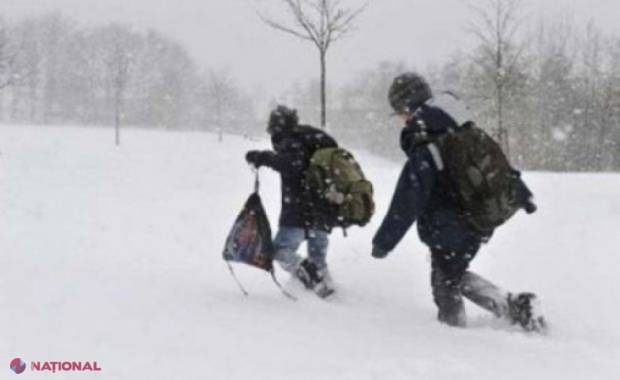 SUTE de copii din R. Moldova nu au mers astăzi la școală din cauza ninsorii