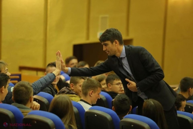 FOTO // 50 de tineri din R. Moldova, incursiune în ISTORIE, în cadrul etapei a VII-a a proiectului „Descoperă și Cunoaște România”, ediția Centenar