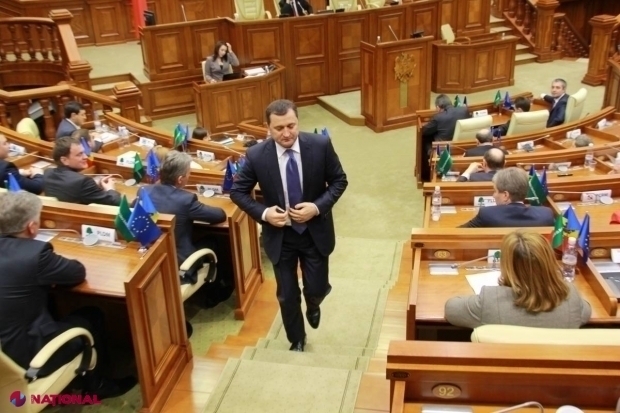FOTO // Vlad Filat a fost văzut pe o stradă din Chișinău. Unde a fost surprins fostul PREMIER