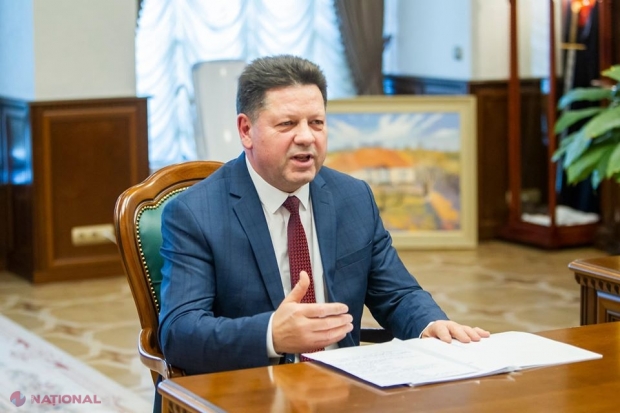 FOTO // RĂZBUNAREA socialiștilor? Ce INSCRIPȚIE a apărut pe ușa parlamentarului Ștefan Gațcan, care a aderat astăzi la „Pro Moldova”