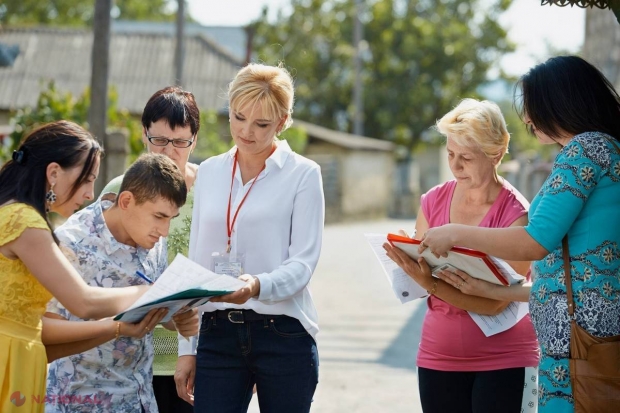 FOTO // Inna Popenco, implicată în colectarea semnăturilor. Vrea să pună capăt războiului politic