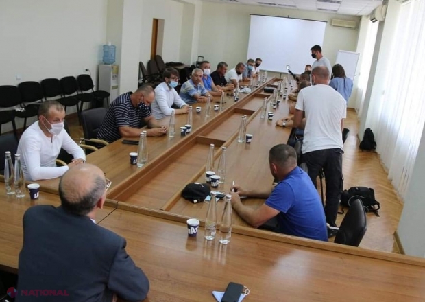 Agricultorii care protestează, întâlnire cu ministrul de ramură: Procedura de depunere a dosarelor pentru accesarea ajutorului de la stat, simplificată 