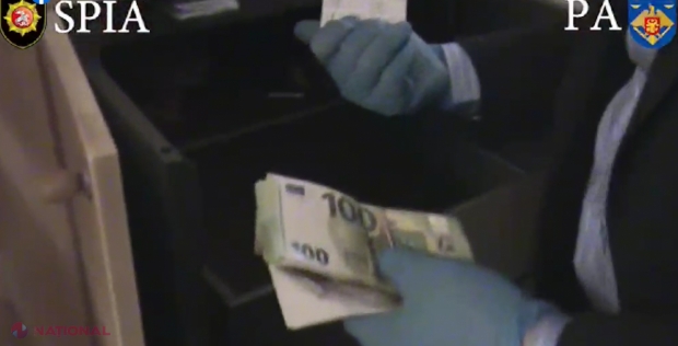 VIDEO // Ce au găsit PROCURORII în casa fostului director al „Moldtelecom”, cercetat penal pentru îmbogățire ilicită