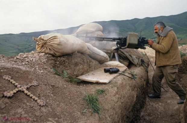 VIDEO +18 // E RĂZBOI total între Azerbaidjan și Armenia, deși s-a convenit încetarea focului. Momentul în care peste ZECE militari sunt uciși de un proiectil lansat de avion fără pilot! 