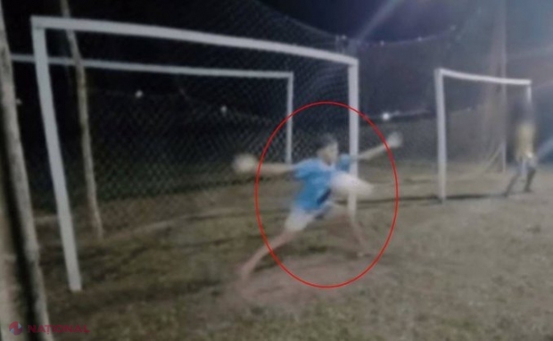 Un fotbalist de 16 ani a murit în timp ce apăra o lovitură de la 11 metri