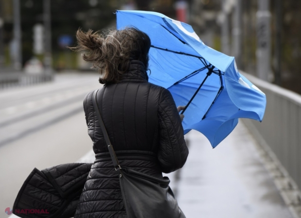 METEO // Vânt puternic în următoarele două zile, pe teritoriul R. Moldova: Nu mergeți și nu parcați mașinile sub cabluri electrice sau copaci