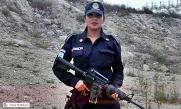 O poliţistă a fost SUSPENDATĂ după ce şi-a făcut un selfie provocator în maşina de serviciu