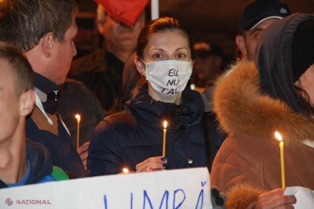 Reportaj FOTO // Protest de SOLIDARITATE la Chișinău. Sute de persoane au mers la Ambasada României și CNA
