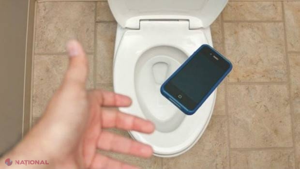Cum repari un smartphone pe care l-ai scăpat în toaletă