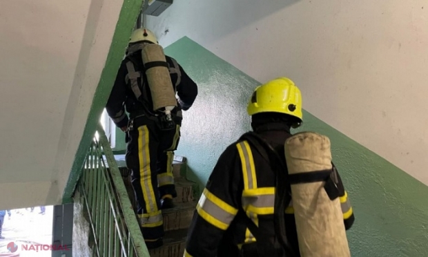 S-au trezit în plină noapte cu un apartament din bloc în flăcări: Incendiu puternic la Bălți. O persoană a ajuns la spital