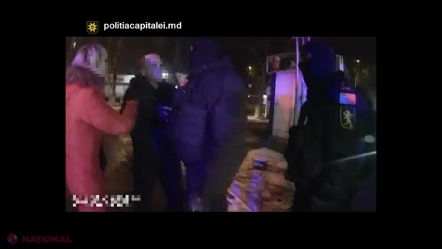 VIDEO // Doi soți din Chișinău se certau zgomotos ieri-seară, iar vecinii au chemat Poliția: „E mort beat, iar soția - plină de sânge”