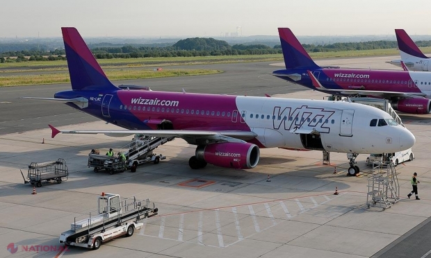 Tensiuni URIAȘE pe aeroportul din Constanța, după ce un avion Wizz Air a decolat cu o întârziere de 17 ore. Reprezentanții companiei cereau de la mamele cu copii 100 de lei pentru un pahar cu lapte