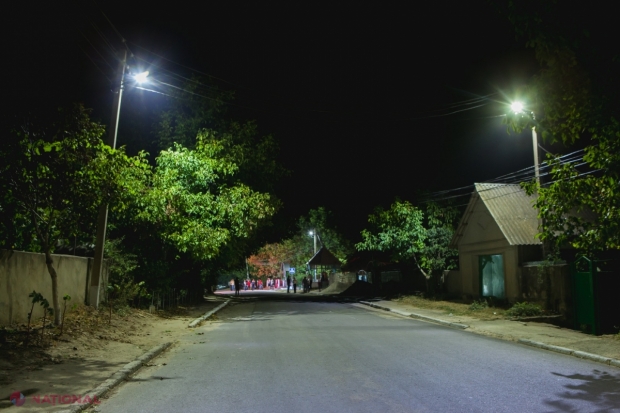 FOTO // Echipa lui Ilan Șor continuă proiectele de iluminare stradală. De lumină se bucură și satele Toceni și Bălășești