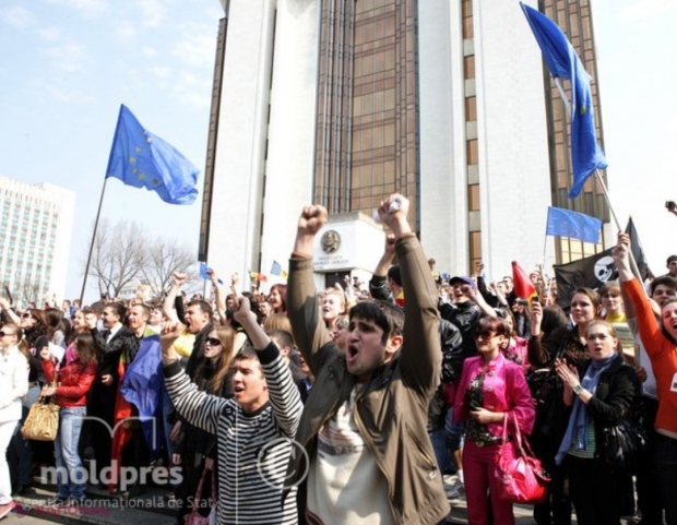 Evenimentele din 7 aprilie 2009, RECONSTITUITE prin intermediul unei expoziții găzduite de Președinție. Maia Sandu: ,,7 aprilie va rămâne în ISTORIA noastră și ca un simbol al rezistenței, al curajului și al puterii unui popor care vrea să fie liber