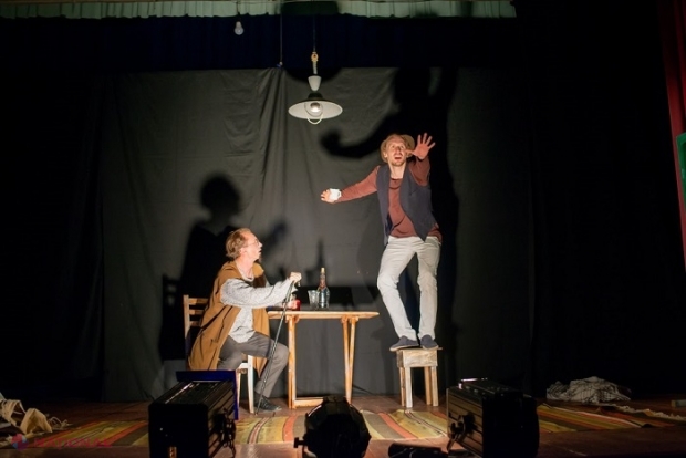 Caravana „Teatrul pe Roți”, sprijinită de ICR Chișinău: Comedia „Cuiul lui Pepelea” după Vasile Alecsandri ajunge la Horești, Ialoveni