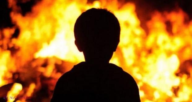 Dondușeni: Un adolescent de 17 ani a salvat un copil de 2 ani care risca să ardă de viu într-o casă cuprinsă de flăcări