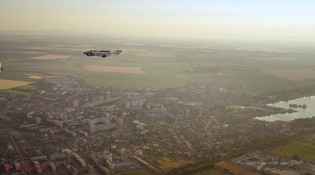 VIDEO // Cum arată mașina-avion care a zburat 80 de km şi apoi a circulat prin centrul unei capitale din Europa