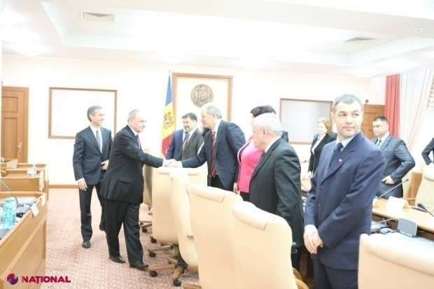 Un susținător al „ACUM”, răbufnire la adresa blocului: „Într-un final, strategii boxeri au convenit că povestea e despre alegeri noi”