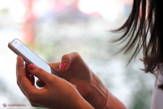 A mințit o adolescentă că îi dăruiește un telefon mobil performant, dacă îi trimite poze intime de-ale ei, după care a început s-o șantajeze: 11 ani de închisoare pentru un tânăr din Glodeni