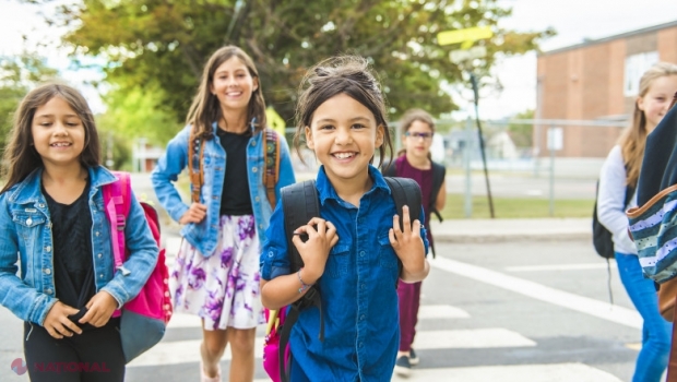 Cele OPT REGULI care pot ține școlile DESCHISE. OMS și UNICEF: E vital ca școala să fie cu prezență fizică și fără întreruperi