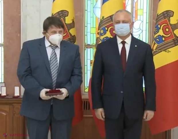 VIDEO // Nicio zi fără medalii: Igor Dodon l-a DECORAT pe „Kitaeț”, unul dintre liderii lumii INTERLOPE. „Își bate joc și de statul R. Moldova, și de fiecare cetățean”