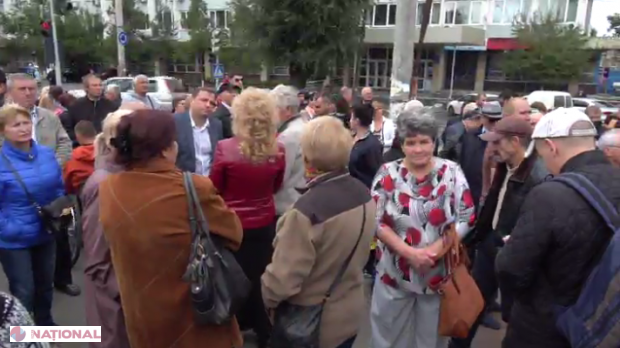 VIDEO // Protest al OPOZIȚIEI extraparlamentare împotriva sistemului mixt