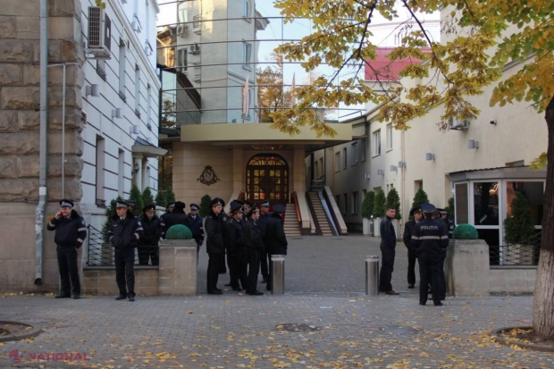 FOTO // Curtea hotelului „Nobil” și a „Global Business Center”, ÎMPÂNZITE de polițiști