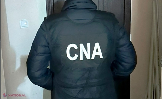 Opt vameși sunt cercetați PENAL, după ce ar fi asigurat „coridor verde” la trecerea frontierei, contra unor sume de bani, pentru mai mulți transportatori