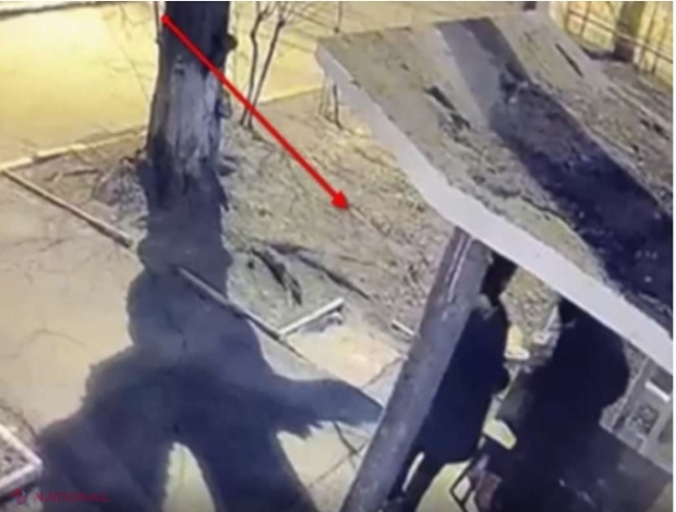 VIDEO // Momentul în care o femeie este atacată cu gaze lacrimogene și jefuită la Botanica