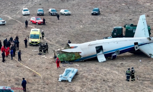 VIDEO // Avionul prăbușit în Kazahstan a suferit „interferențe fizice și tehnice externe”. Rusia, acuzată că l-a doborât aeronava civilă. Președinția Azerbaidjanului: „Cerem recunoașterea faptei, scuze și plata unor despăgubiri”