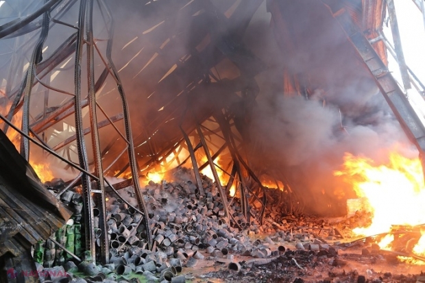 Pompierii au LICHIDAT astăzi-dimineață incendiul de pe strada Calea Basarabiei din Chișinău: Specialiștii Laboratorului antiincendiar desfășoară cercetări la fața locului pentru a stabili de la ce au pornit flăcările