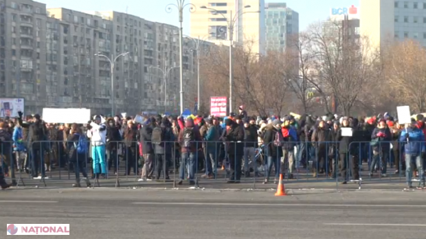 VIDEO // NOI PROTESTE în faţa Guvernului României. Jandarmeria a luat măsuri speciale. Ce spune Procurorul General și președintele Iohannis