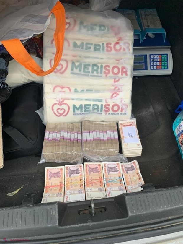FOTO // Plicuri și pungi cu bani pentru protestatari! Noi percheziții în dosarul care vizează finanțarea ilegală a Partidului „Șor”: Încă 2,5 MILIOANE de lei și 50 000 de euro, ridicate de oamenii legii, dar și trei persoane reținute